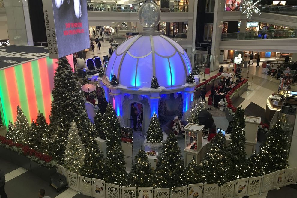 Woodfield Mall, Schaumburg IL at Christmas time.  Chicago sites, Holiday  car, Cool places to visit